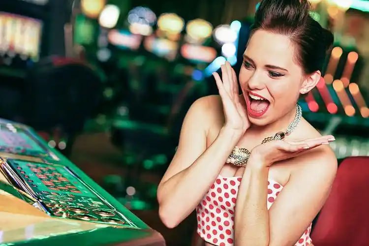 Pengguna menjaga privasi akun dari ponsel